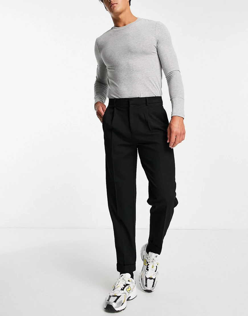 River Island – Schmal zulaufende Twill-Hose in Schwarz günstig online kaufen