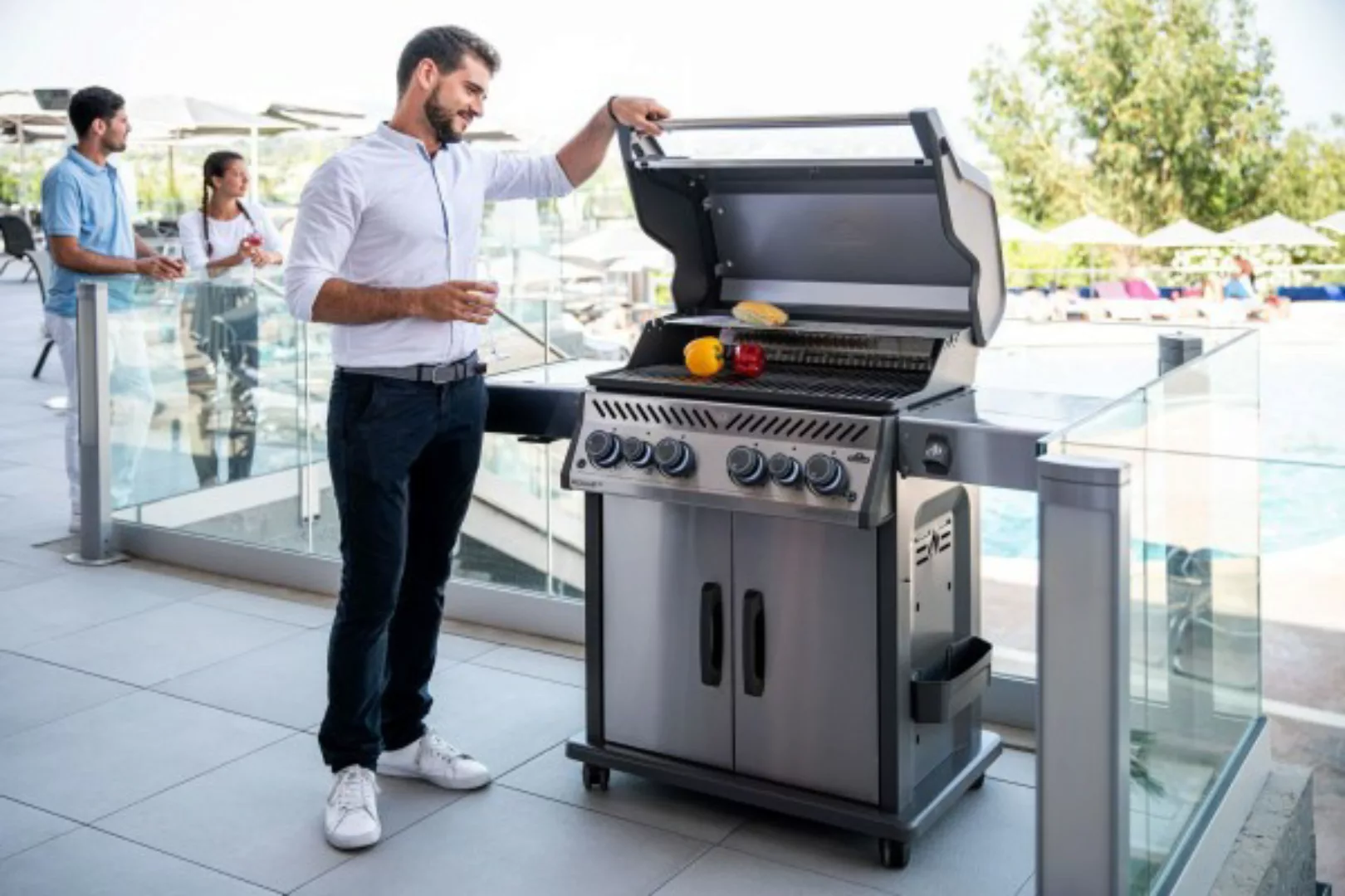 Propangasgrill ROGUE® SE 525 RSIB mit Infrarot-Seiten und Rückbrennern günstig online kaufen