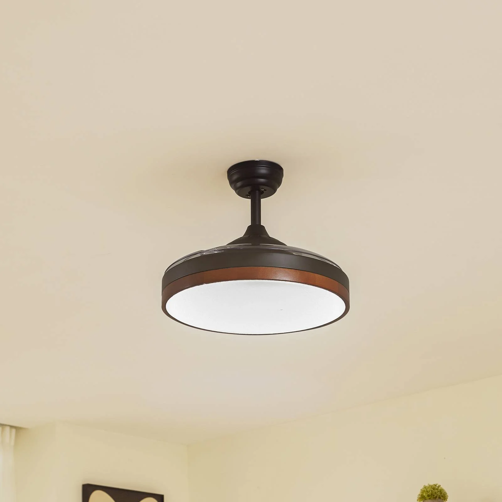 Lindby LED-Deckenventilator Oras, schwarz, DC, leise, 107 cm günstig online kaufen