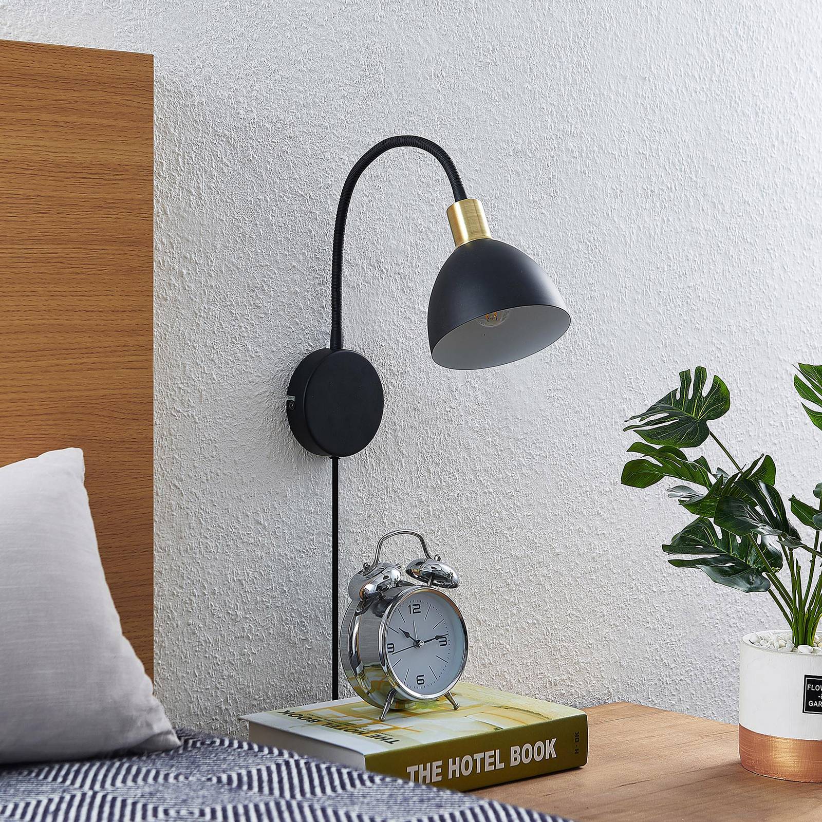 Lindby Genora Wandlampe mit Stecker günstig online kaufen