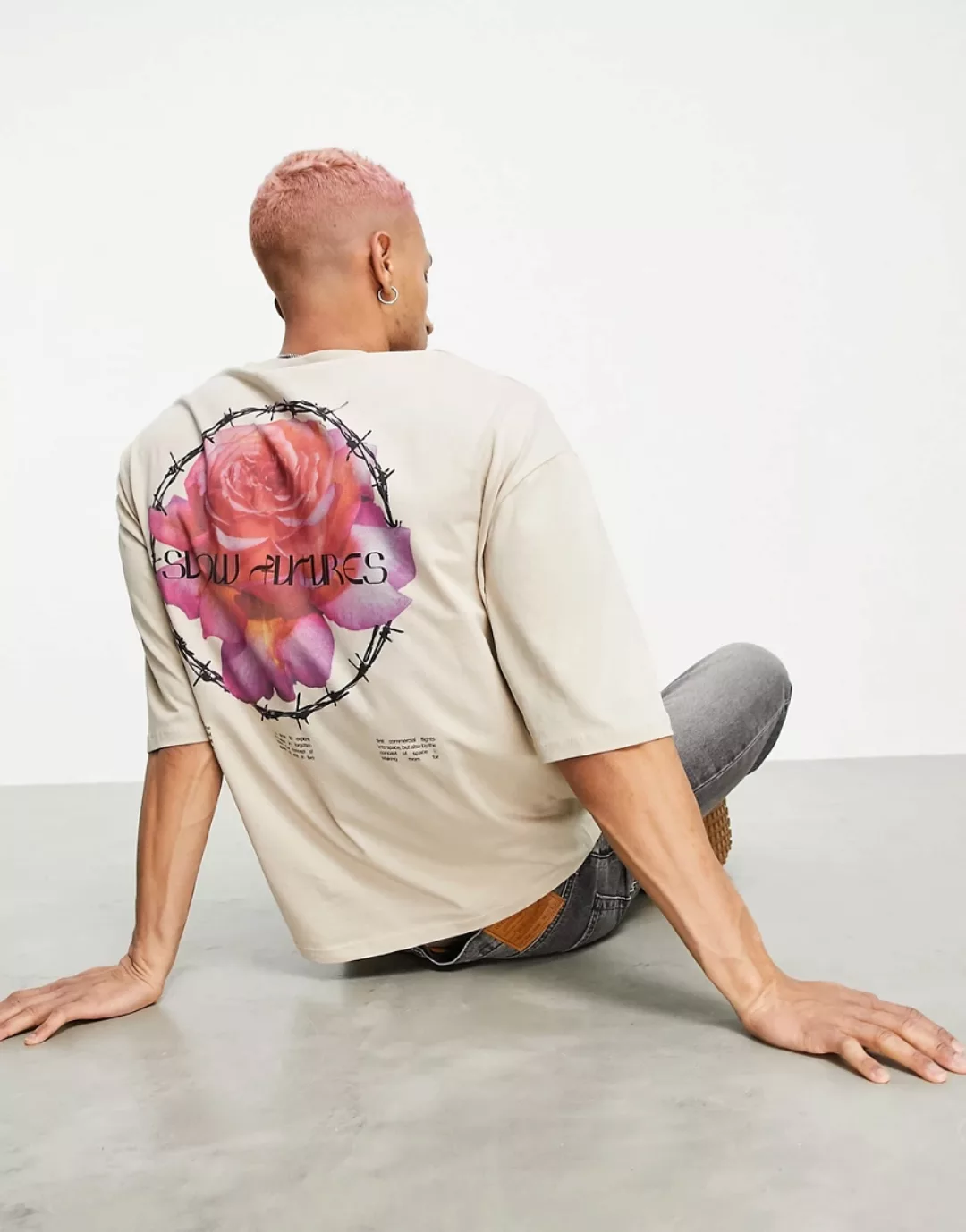 ASOS DESIGN – Oversize-T-Shirt mit Rosenprint hinten in Beige-Neutral günstig online kaufen