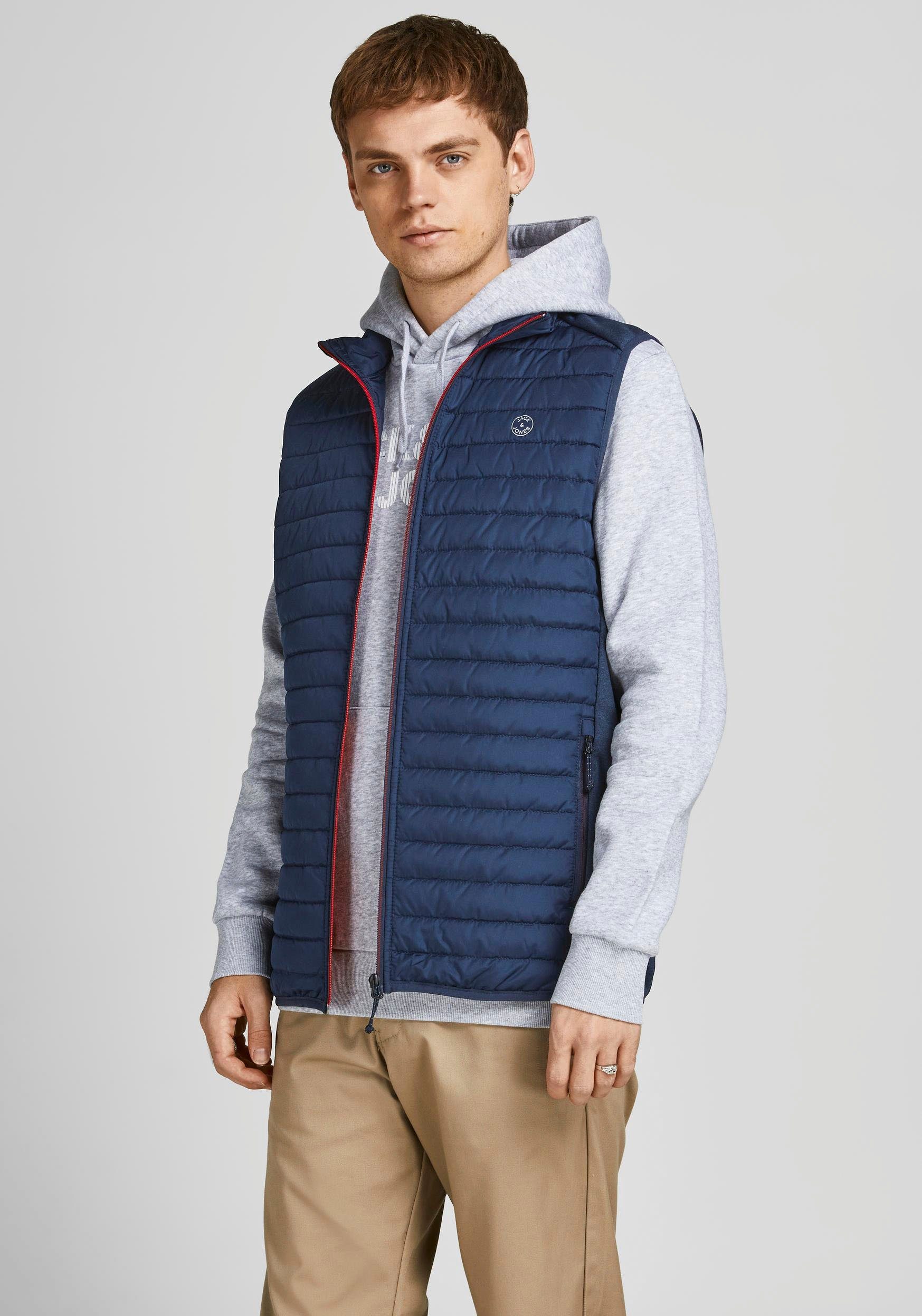 Jack & Jones Steppweste "JJEMULTI mit Logoprint, hohem Kragen und Eingrifft günstig online kaufen