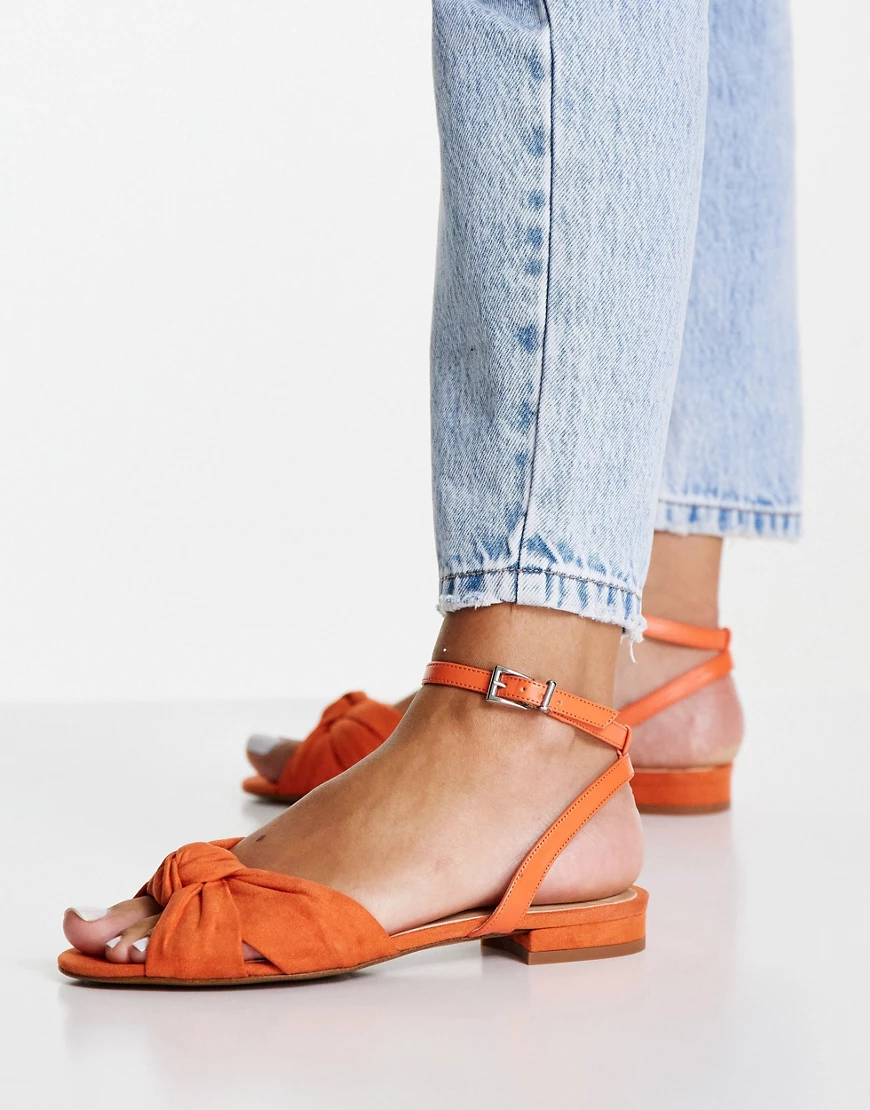 Karen Millen – Amelia – Flache Sandalen in Orange günstig online kaufen