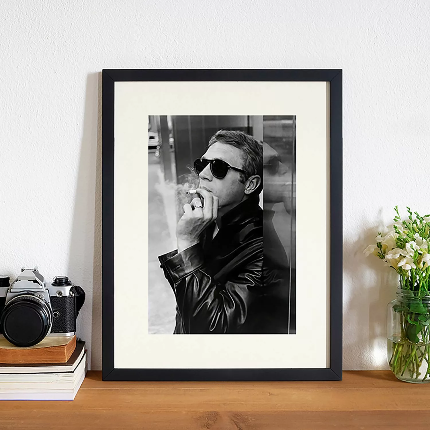 home24 Bild Steve McQueen smoking a Ciggy günstig online kaufen