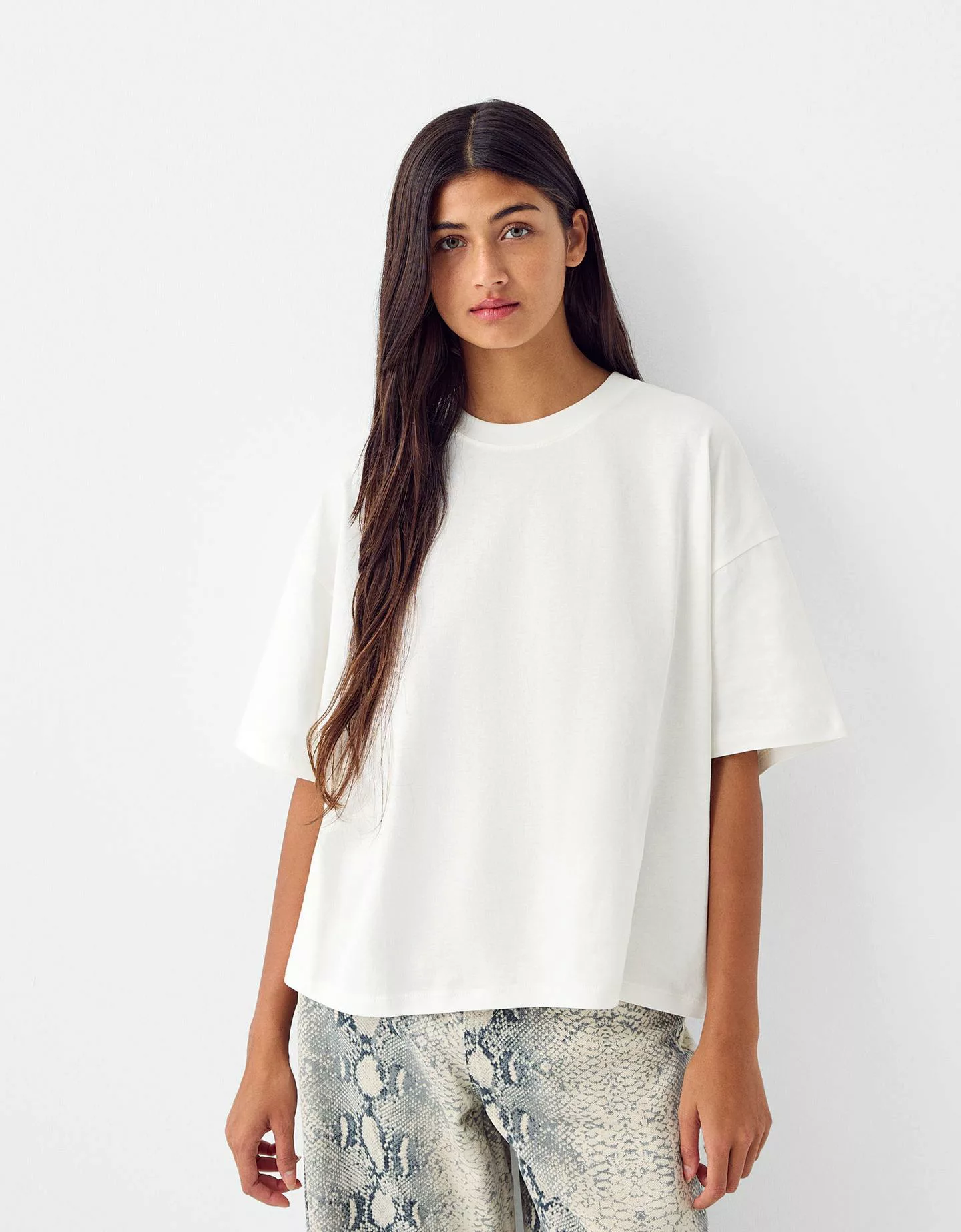 Bershka Oversize-T-Shirt Mit Kurzen Ärmeln Und Print Damen M Rohweiß günstig online kaufen