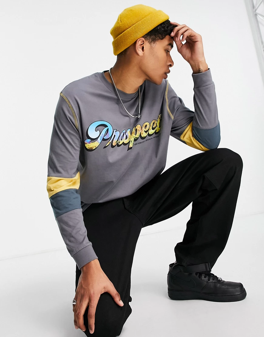 ASOS DESIGN – Langärmliges Oversize-Shirt in Grau mit Farbblockdesign und T günstig online kaufen