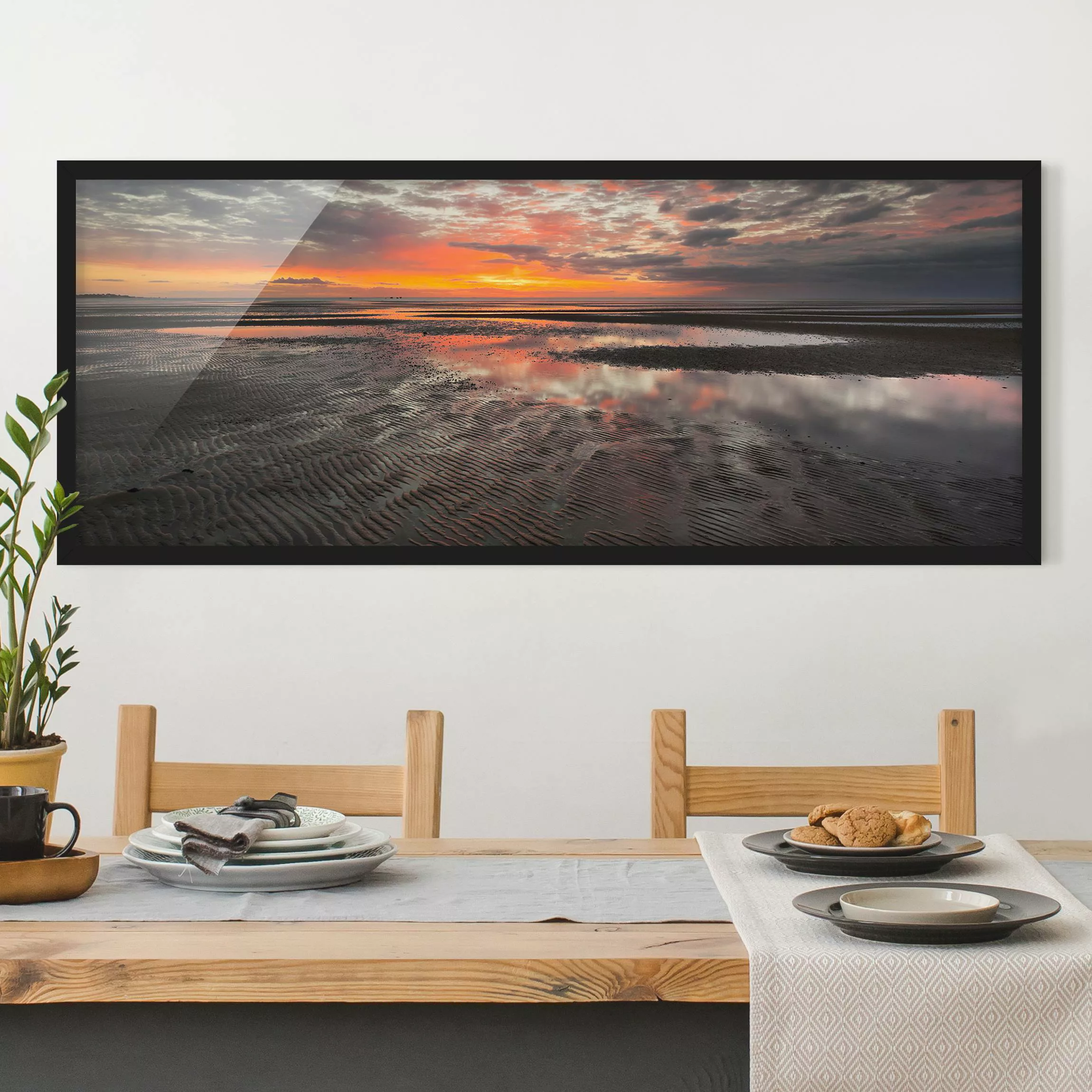 Bild mit Rahmen Strand - Panorama Sonnenaufgang im Watt günstig online kaufen
