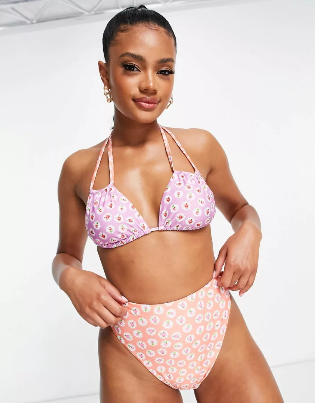 ASOS DESIGN – Bikinihose mit hoher Taille und verschiedenem Blümchenmuster- günstig online kaufen