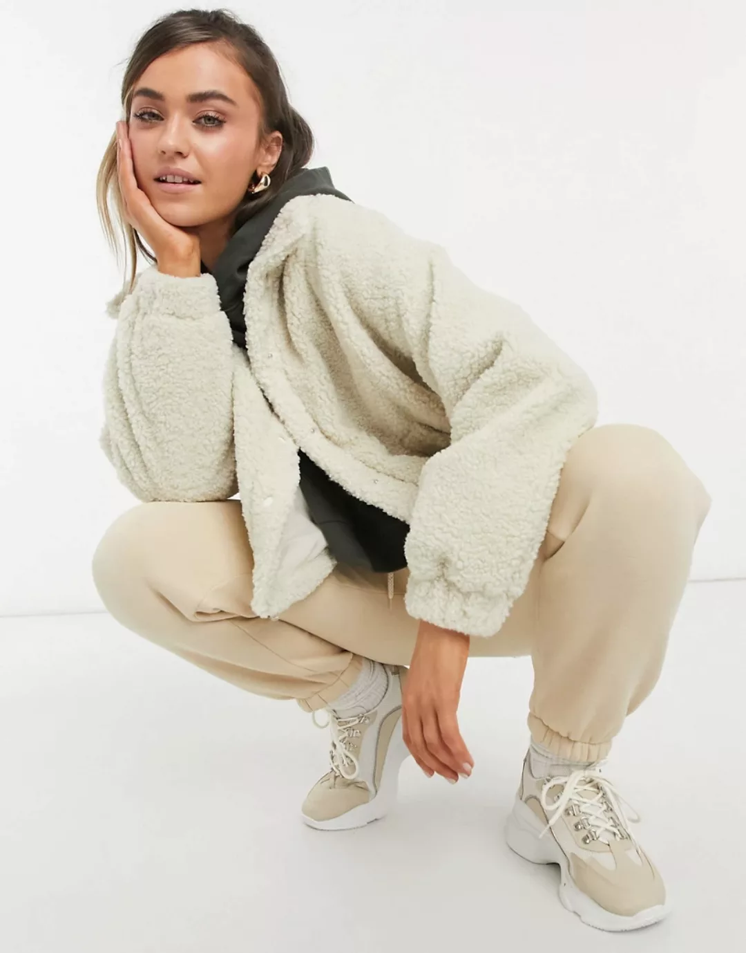 ASOS DESIGN – Kurze Fleece-Jacke in Camel-Neutral günstig online kaufen