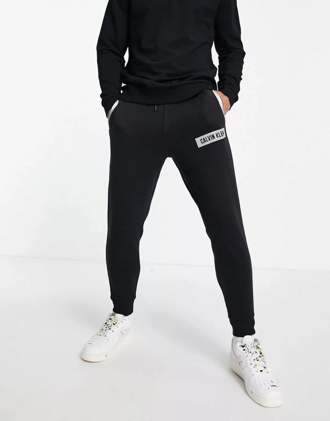 Calvin Klein – Jogginghose in CK-Schwarz mit reflektierendem Box-Logo und B günstig online kaufen
