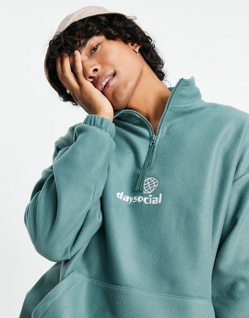 ASOS Daysocial – Oversize-Sweatshirt aus Polar-Fleece in Blaugrün mit kurze günstig online kaufen