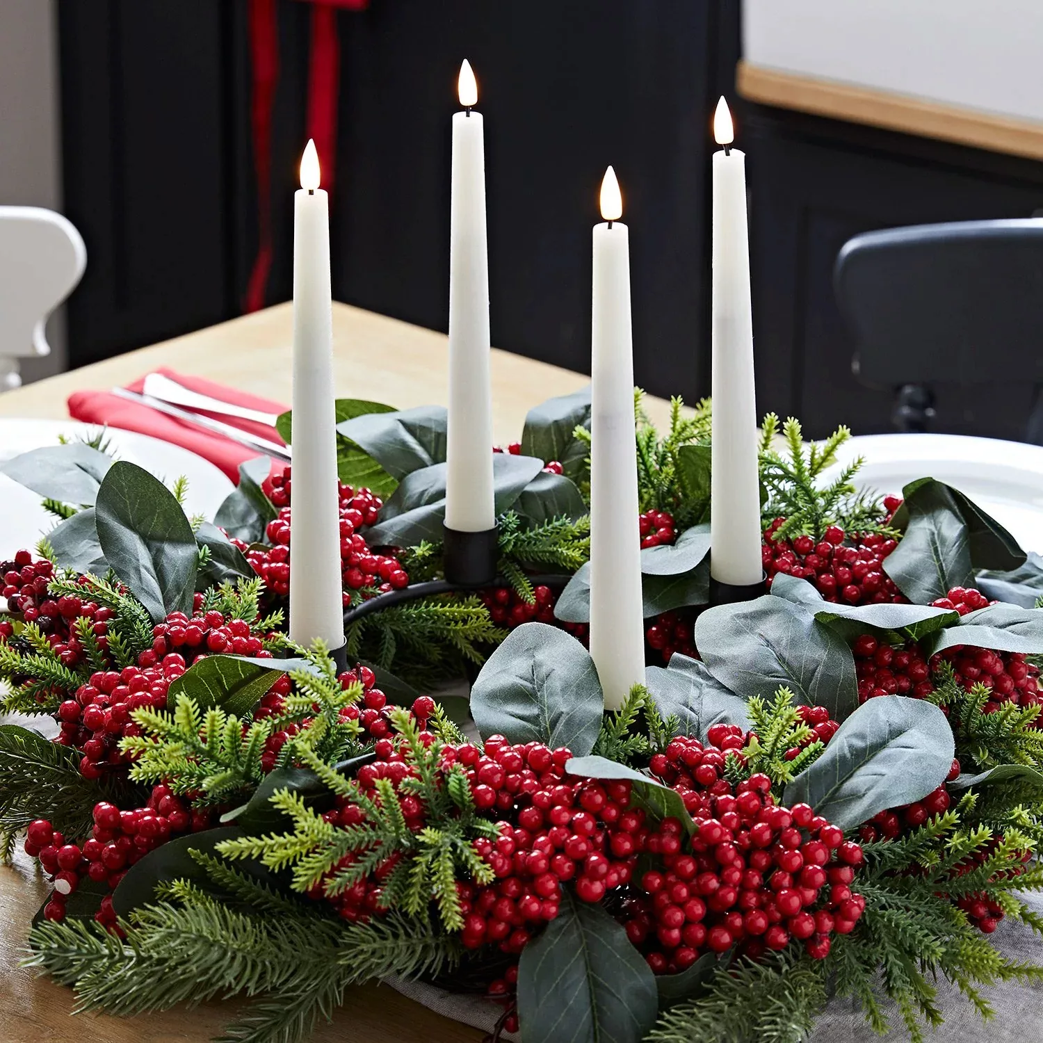 50cm Adventskranz mit roten Beeren inkl. Kerzenhalter und 4er Set TruGlow® günstig online kaufen