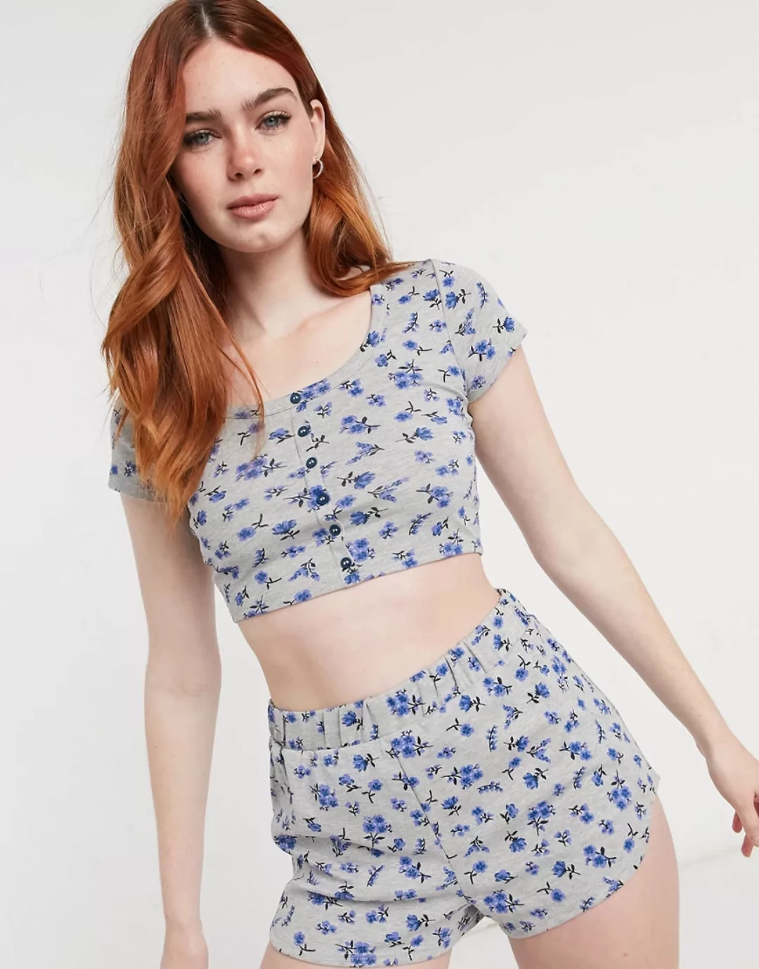 Topshop – Weiß und blau geblümtes, kurzärmliges Pyjama-Set günstig online kaufen