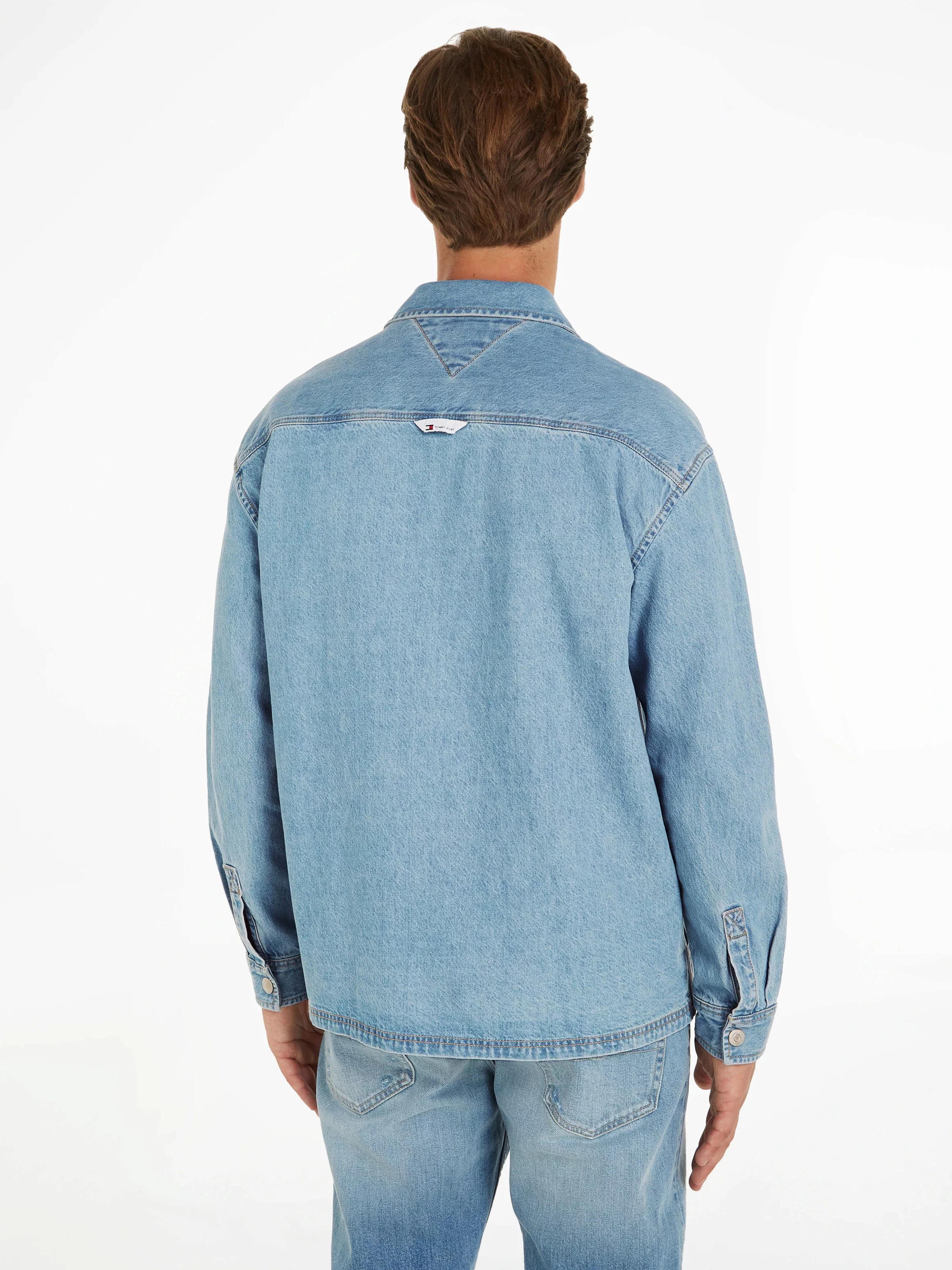 Tommy Jeans Jeanshemd TJM ESSENTIAL DENIM OVERSHIRT mit knöpfbarer Brusttas günstig online kaufen