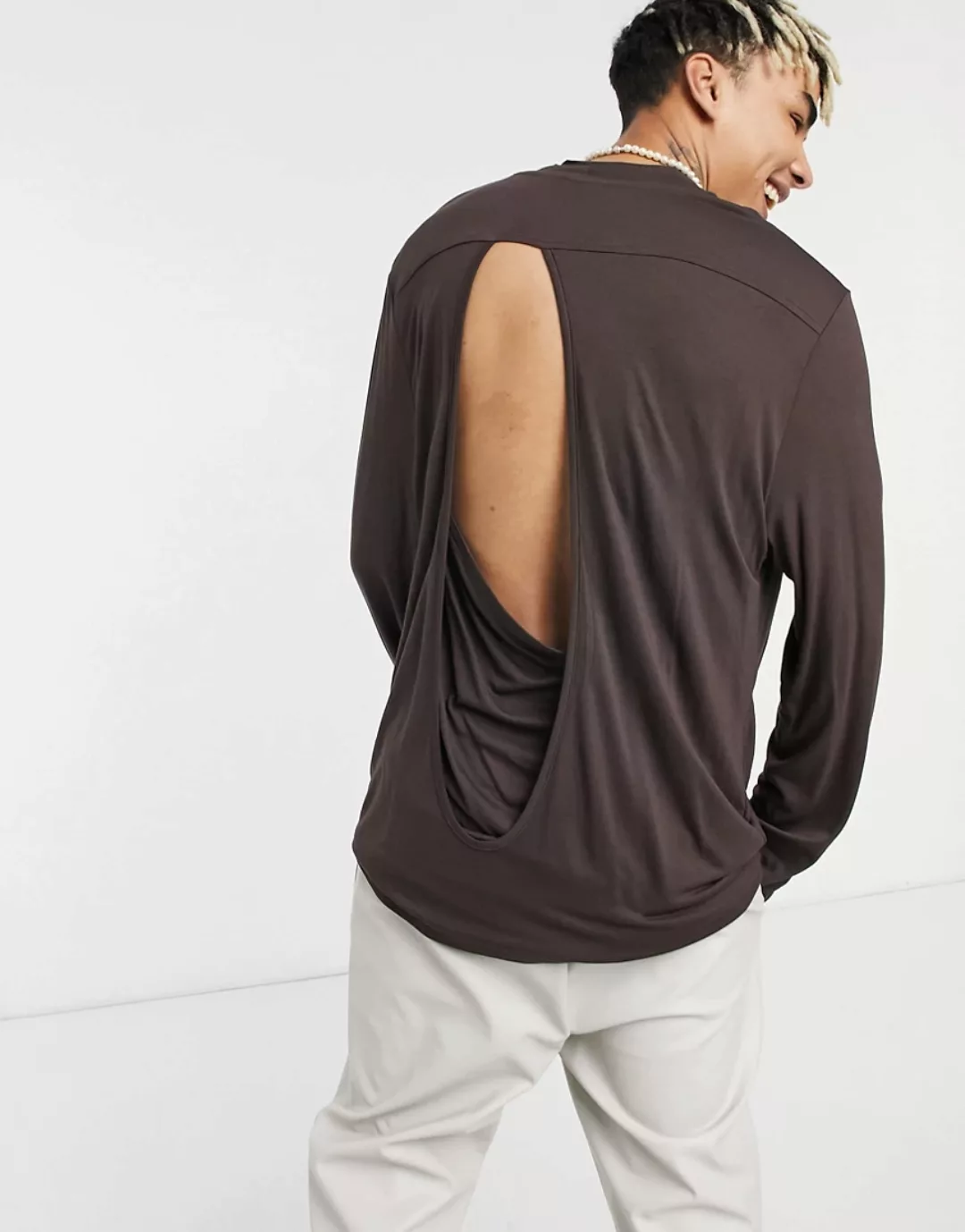 ASOS DESIGN – Langärmliges Viskose-Shirt mit Rückendetail und lockerem Schn günstig online kaufen
