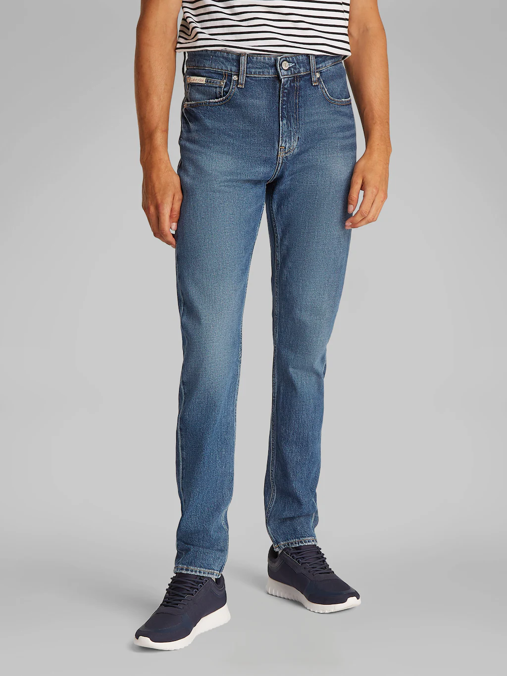 Calvin Klein Jeans Tapered-fit-Jeans "SLIM TAPER", in mittelblauer Waschung günstig online kaufen