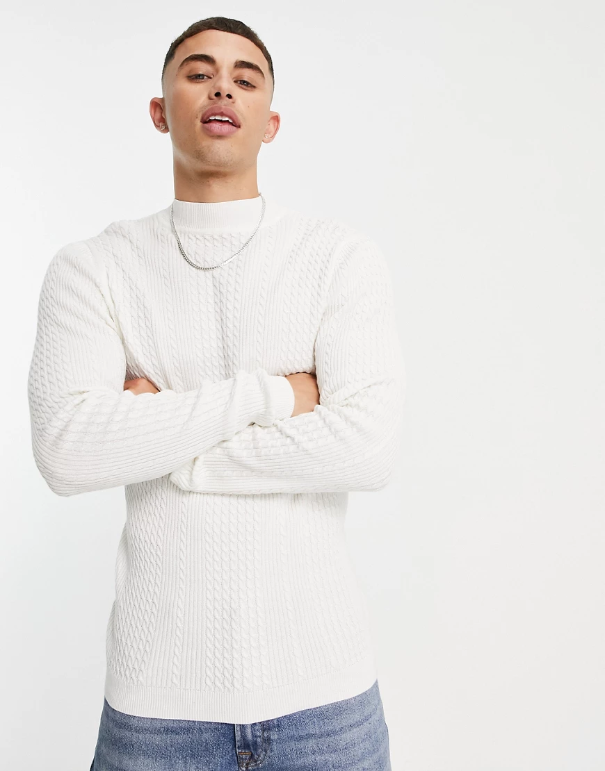 ASOS DESIGN – Leichter Rollkragenpullover in Weiß mit Zopfmuster günstig online kaufen