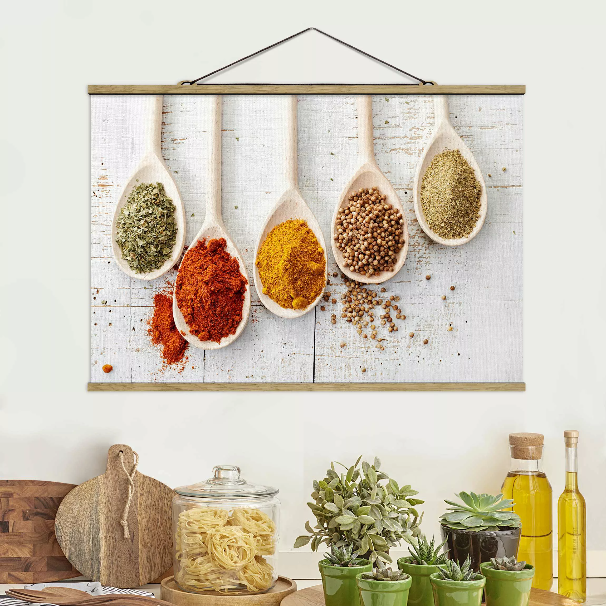 Stoffbild Küche mit Posterleisten - Querformat Holzlöffel mit Gewürzen günstig online kaufen