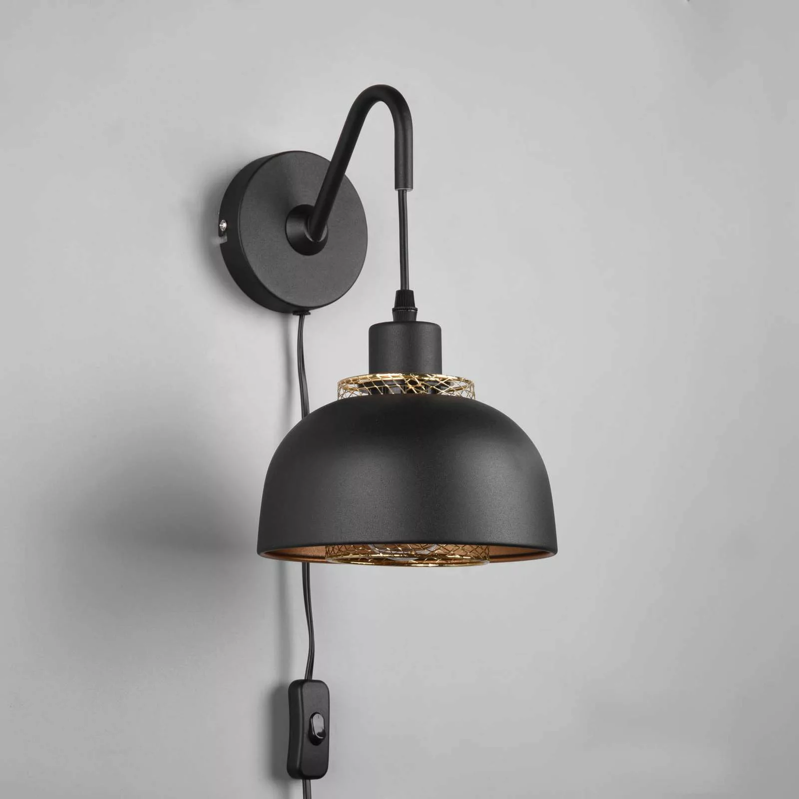 Wandlampe Punch Schalter und Stecker, schwarz/gold günstig online kaufen