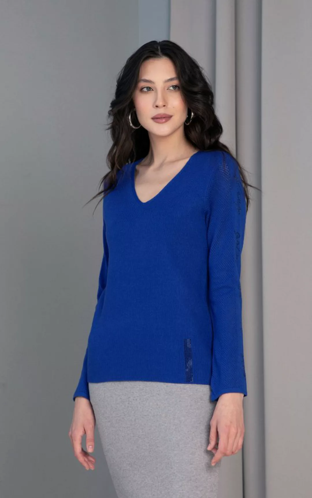 Passioni Strickpullover in Blau mit V-Ausschnitt und Strass Details an den günstig online kaufen