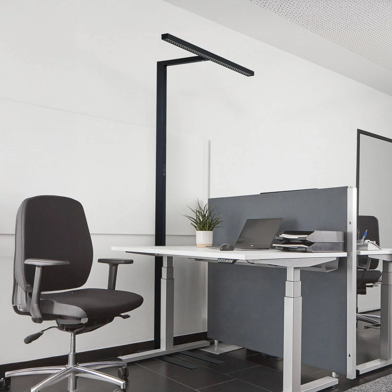 Arcchio LED-Büro-Stehlampe Jolinda, T-Form, schwarz, 4.000 K günstig online kaufen