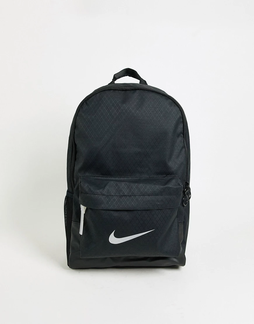 Nike – Heritage – Rucksack in Schwarz mit Metallic-Logo günstig online kaufen