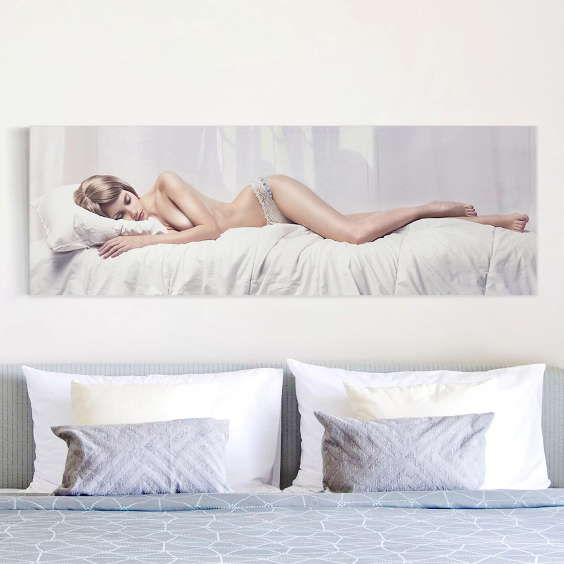 Leinwandbild Akt & Erotik - Panorama Sleeping Beauty günstig online kaufen