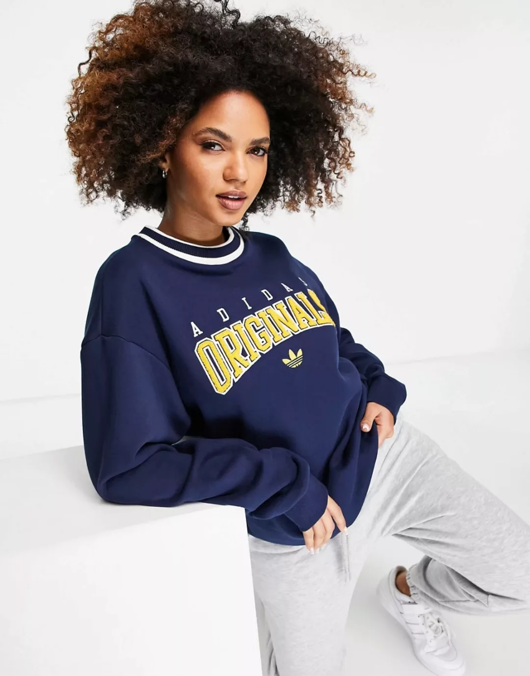 adidas Originals – Retro Revival – Boyfriend-Sweatshirt in Marineblau mit L günstig online kaufen