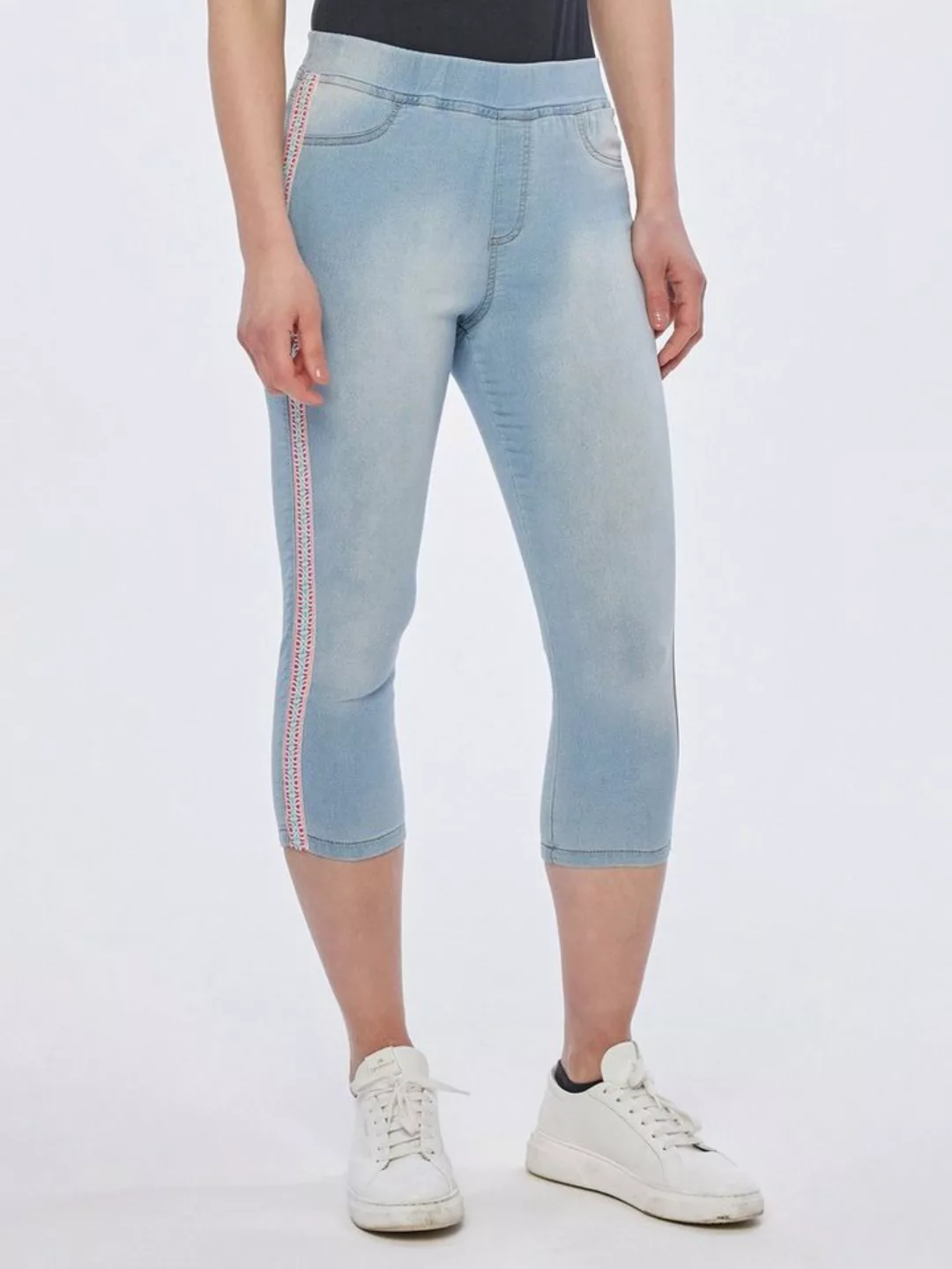 Body Needs Caprihose Sweatjeans figurbetont mit Galonstreifen günstig online kaufen