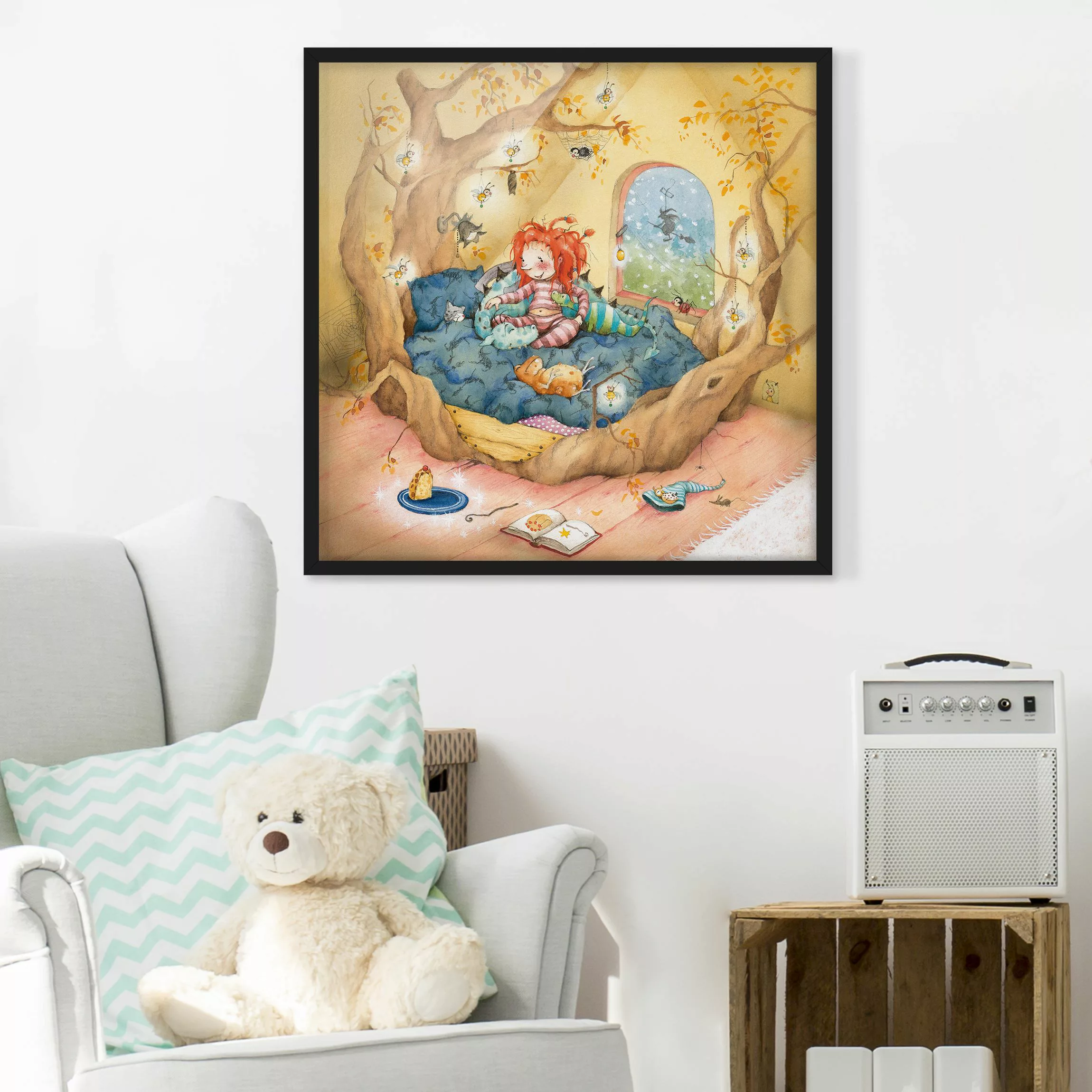 Bild mit Rahmen Kinderzimmer - Quadrat Frida kuschelt mit ihren Freunden günstig online kaufen