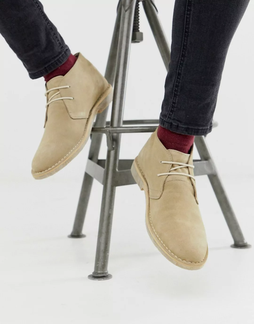 ASOS DESIGN – Chukka Boots aus Wildleder in Stone-Neutral günstig online kaufen