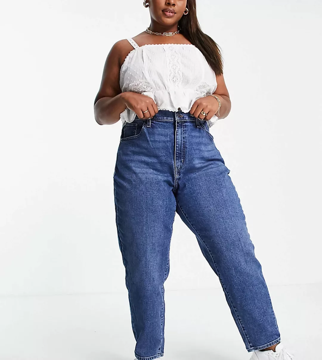 Levi's Plus – Mom-Jeans mit hohem Bund in blauer Waschung günstig online kaufen