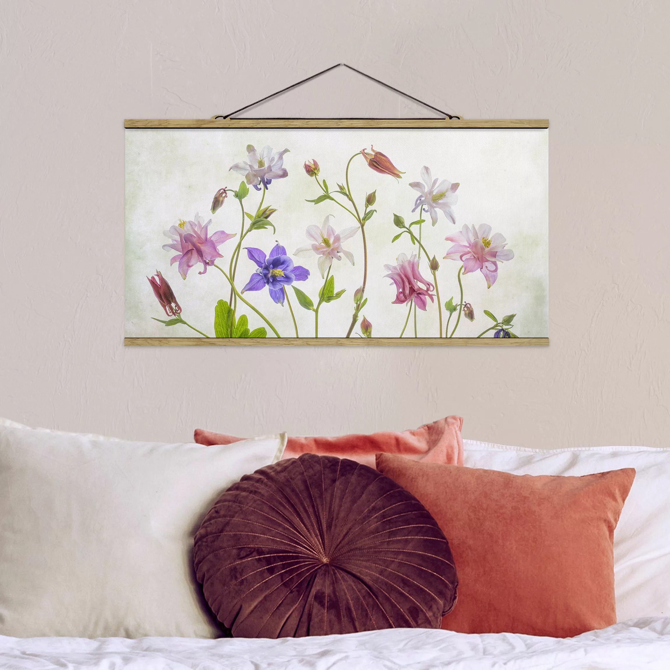 Stoffbild Blumen mit Posterleisten - Querformat Wald-Akelei günstig online kaufen