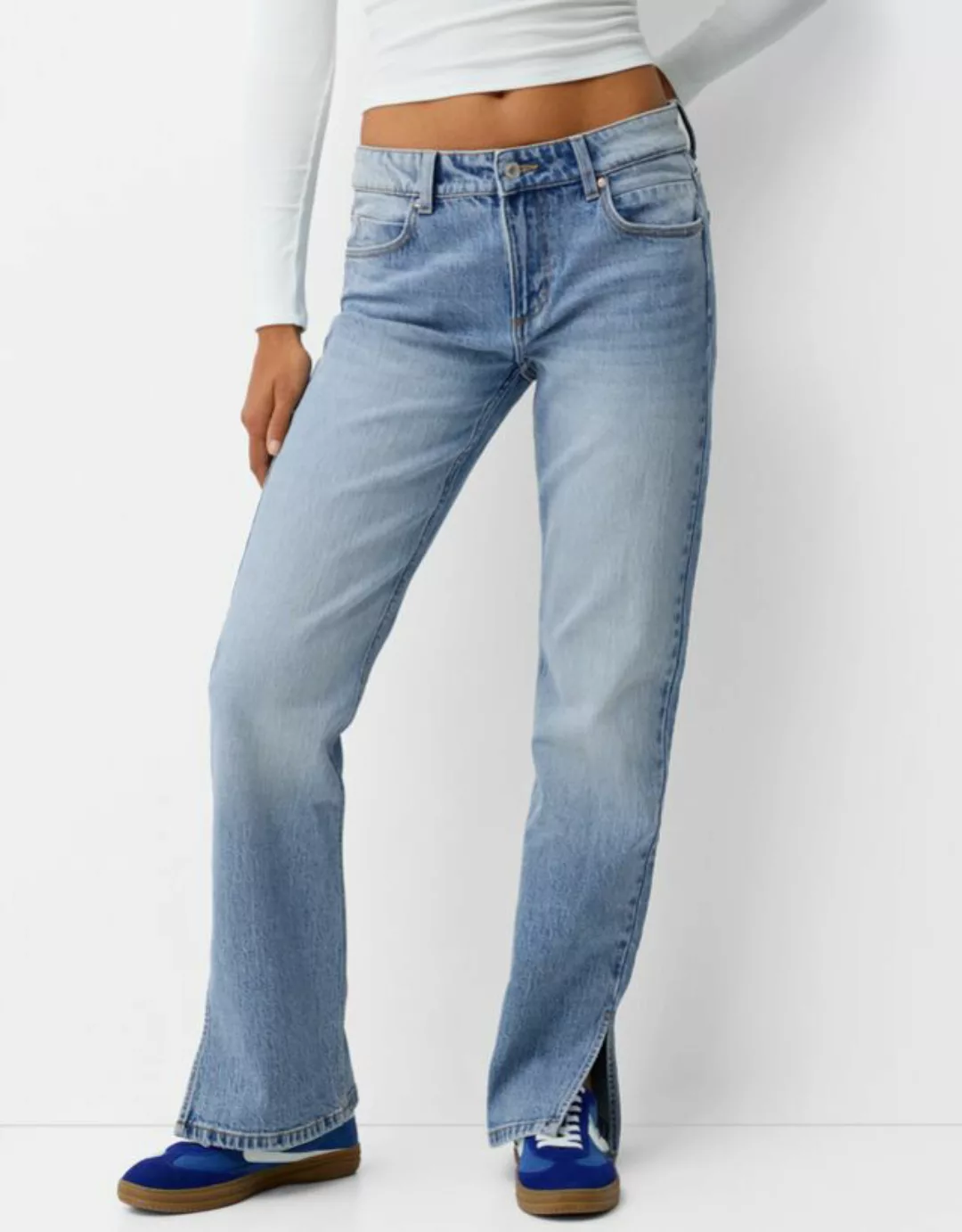 Bershka Jeans-Schlaghose Mit Seitlichem Schlitz Damen 38 Ausgewaschenes Bla günstig online kaufen
