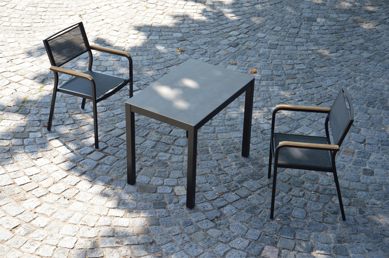 Outdoor Tisch Quadrat Keramik Grau / natur eloxiert 80x50 günstig online kaufen