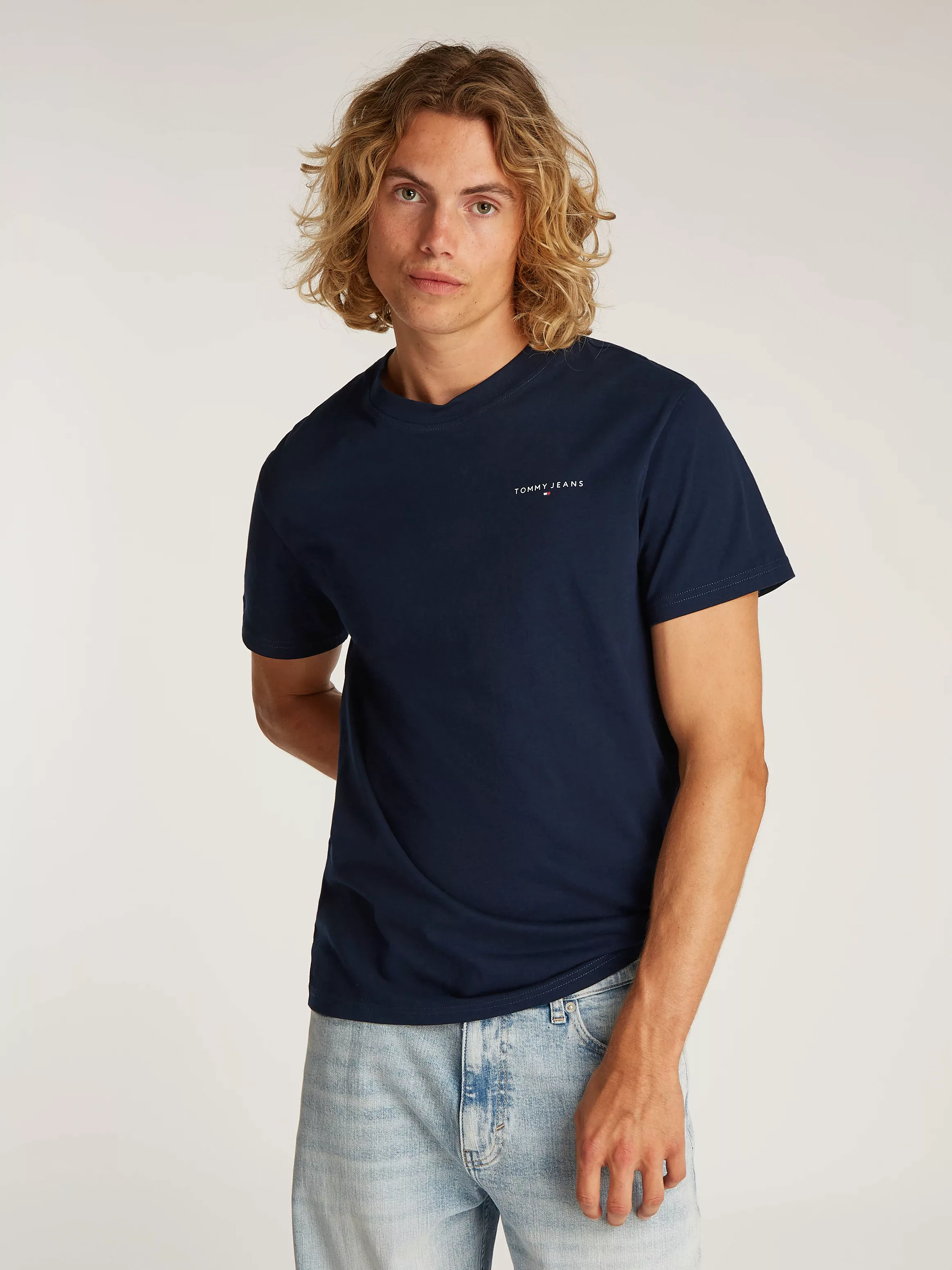 Tommy Jeans T-Shirt "TJM SLIM LINEAR CHEST SS TEE EXT", mit Logodruck günstig online kaufen