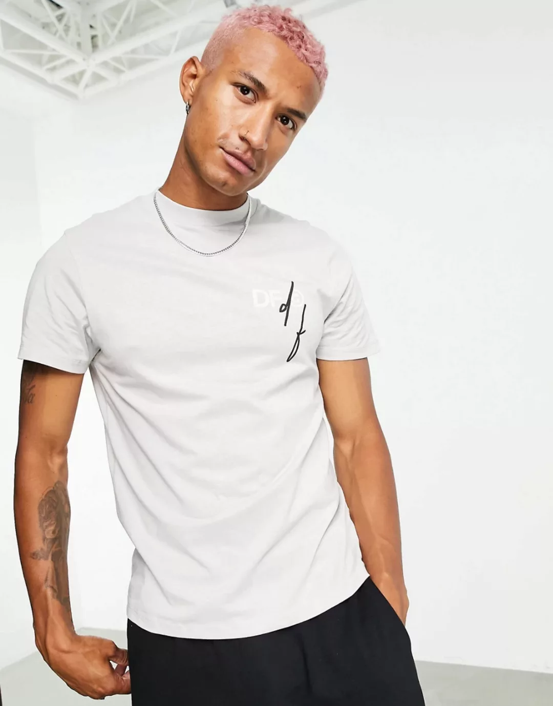 ASOS Dark Future – T-Shirt aus Bio-Baumwolle in Grauviolett mit Logoprint v günstig online kaufen