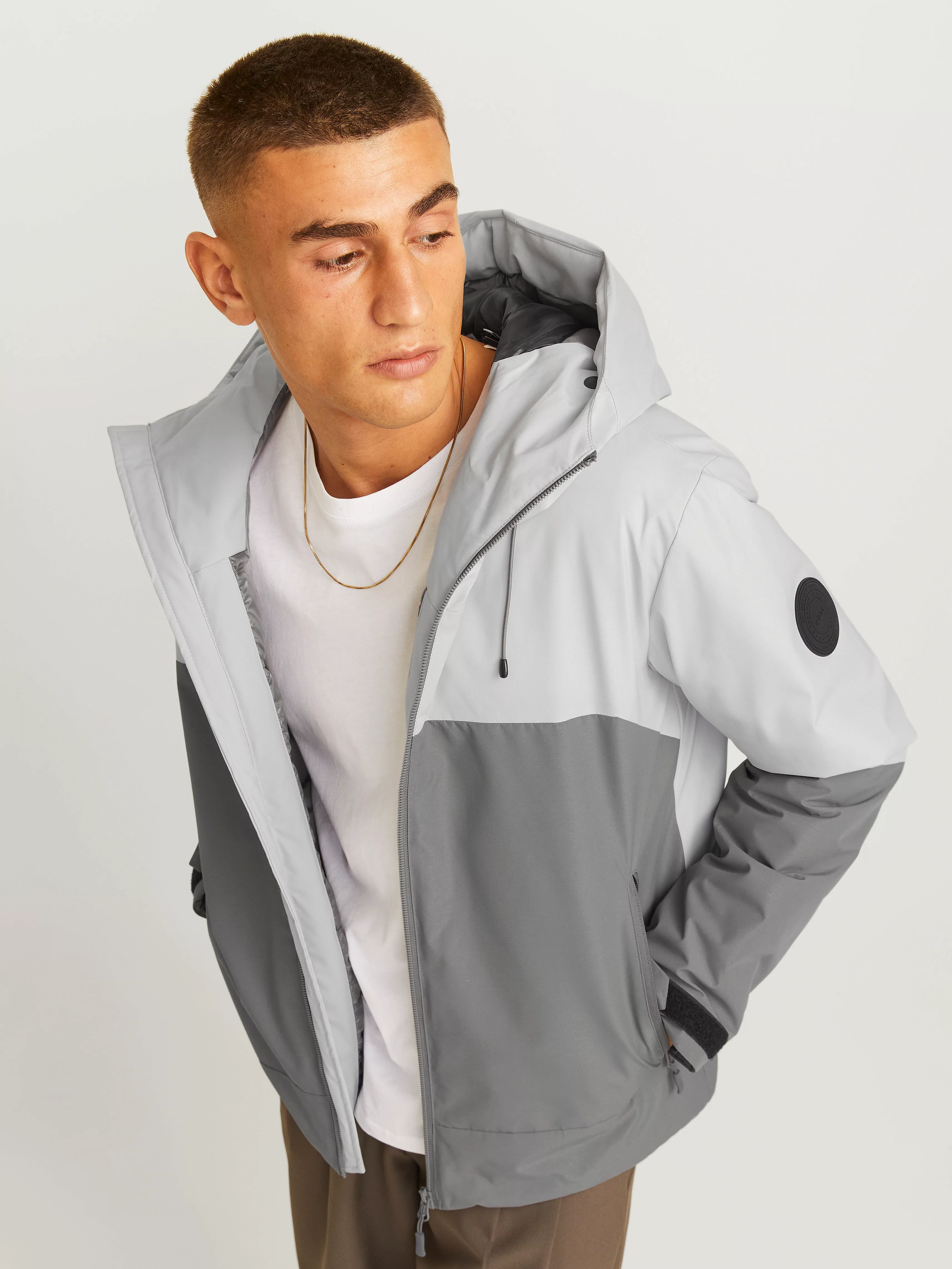 Jack & Jones Outdoorjacke "JCOAIDEN TRANSITIONAL JACKET SN", mit Kapuze günstig online kaufen