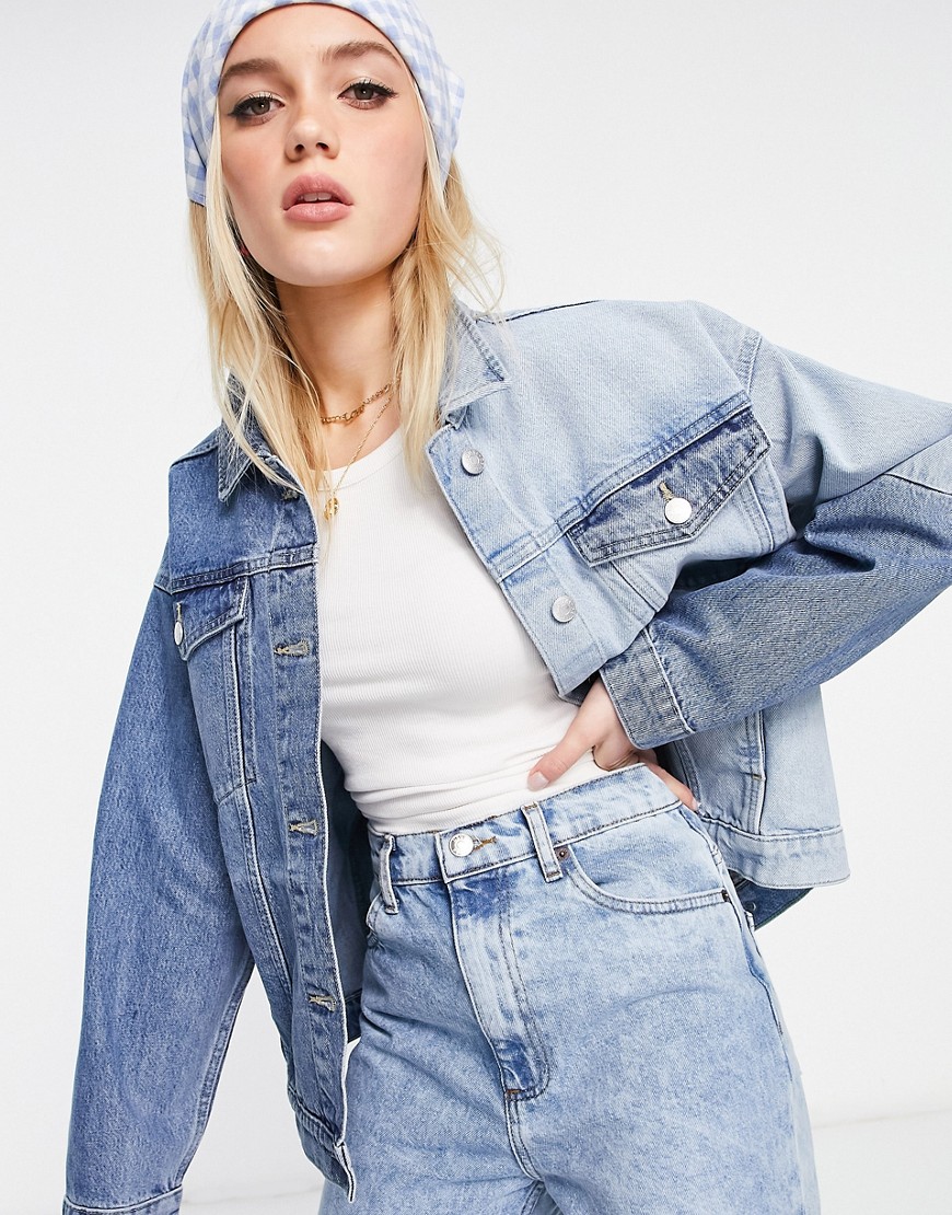 Monki – Bonnie – Jeansjacke aus Bio-Baumwolle in blauem Blockfarbendesign, günstig online kaufen