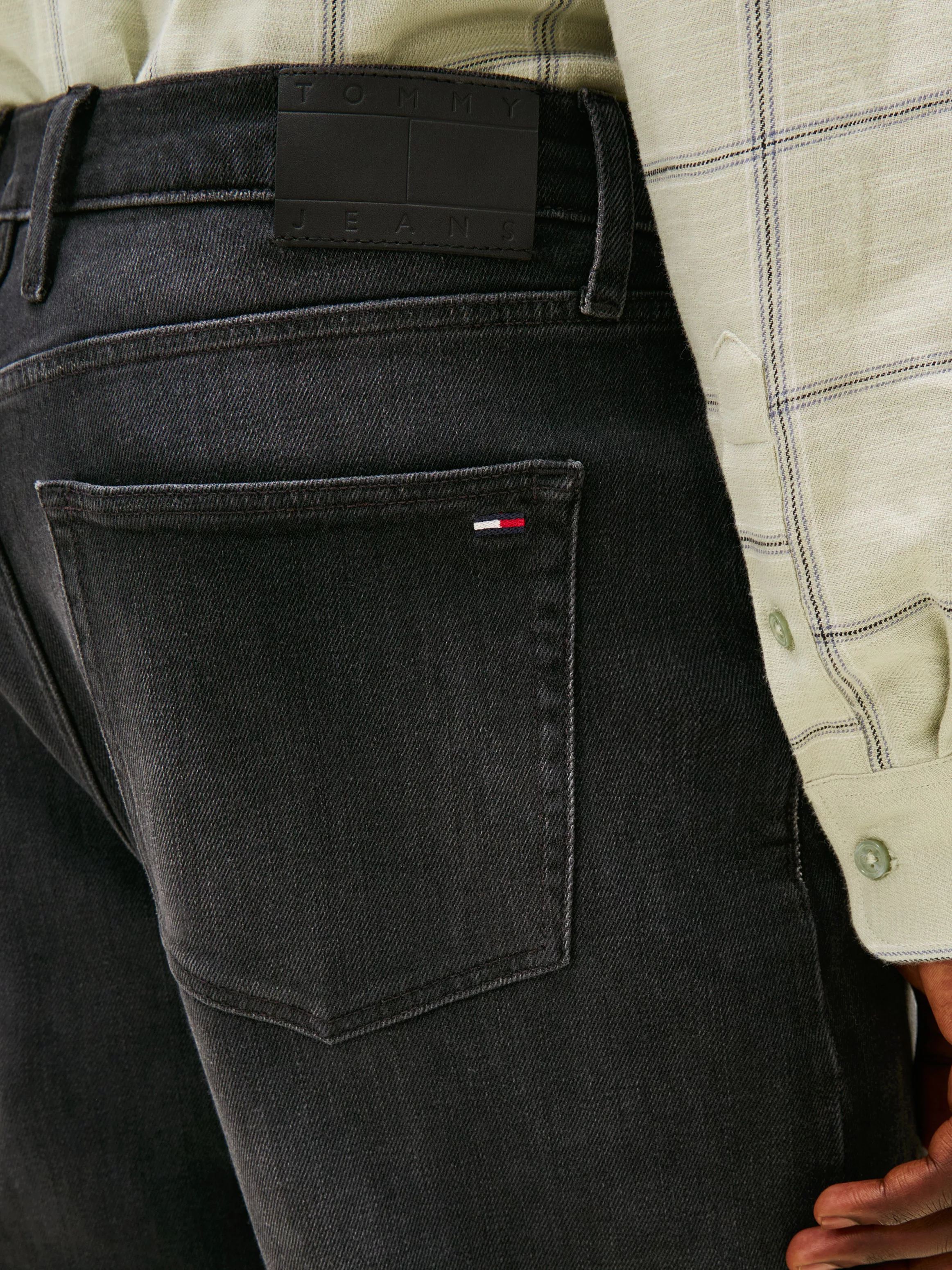 Tommy Jeans Gerade Jeans "Isaac Relaxed Tapered", Relaxed‑Fit‑Jeans mit kon günstig online kaufen