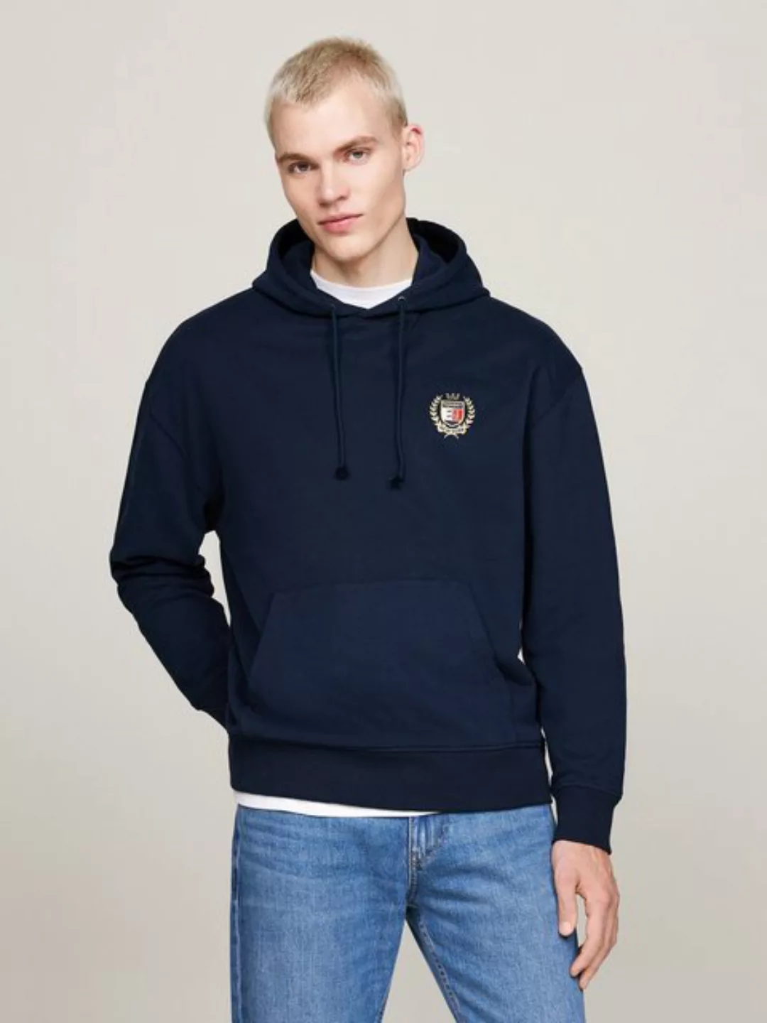 Tommy Jeans Sweatshirt TJM REG TJ FLAG CREST HOOD EXT besticktes Markenlogo günstig online kaufen