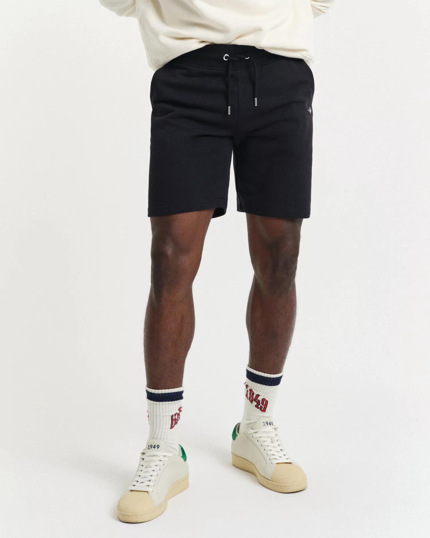 Gant Sweatshorts "REG SHIELD SWEAT SHORTS", mit einer kleinen Logostickerei günstig online kaufen