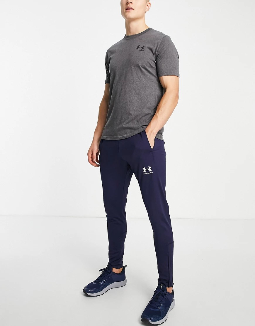 Under Armour – Football Challenger – Trainings-Jogginghose in Marineblau günstig online kaufen