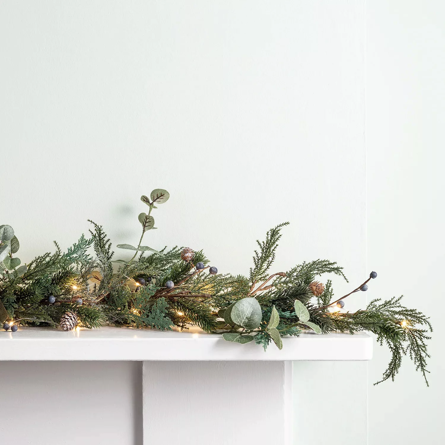 2m Beeren und Tannenzapfen Weihnachtsgirlande mit Beleuchtung günstig online kaufen