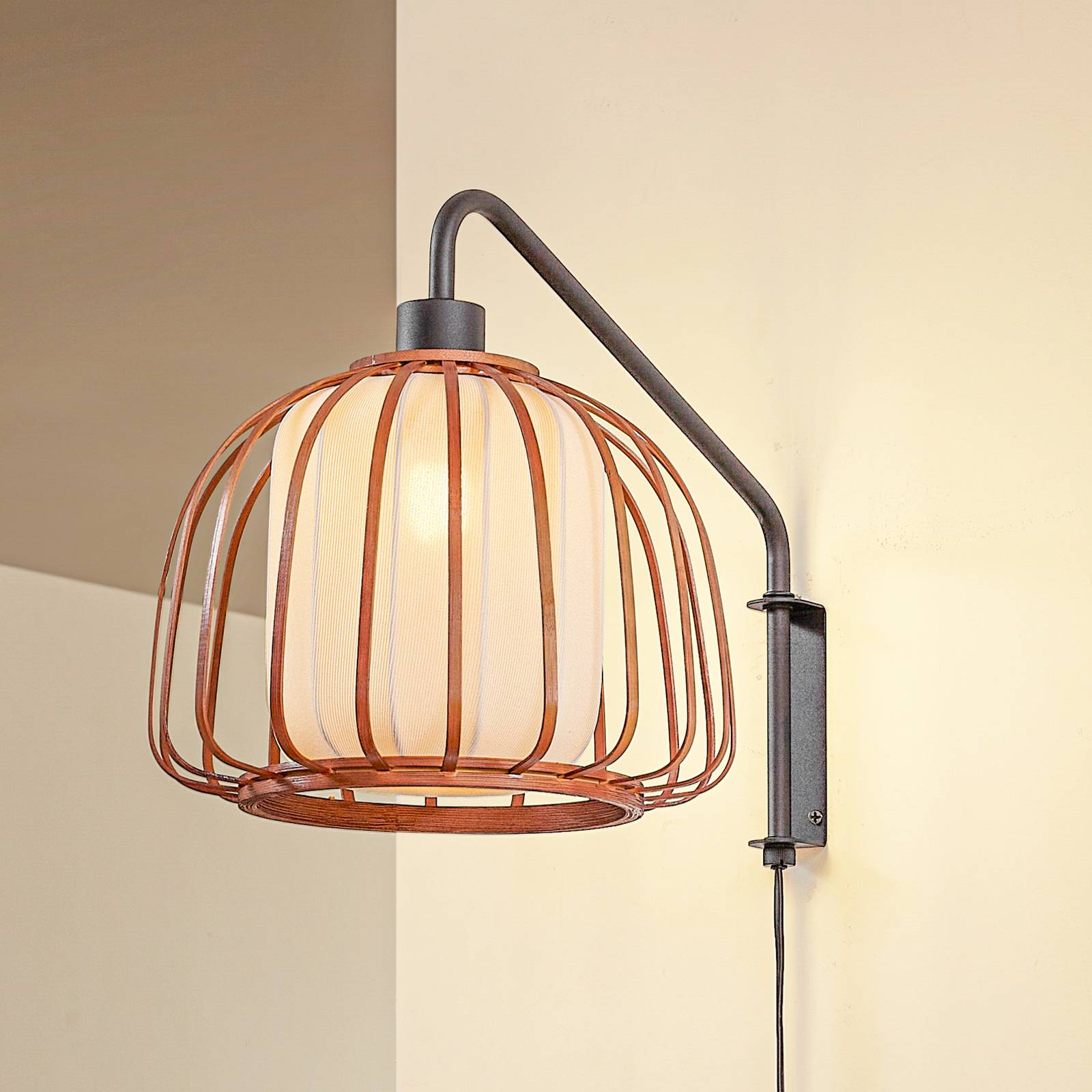 Lindby Wandleuchte Davella, Ø 26 cm, schwarz, Bambus, Textil günstig online kaufen