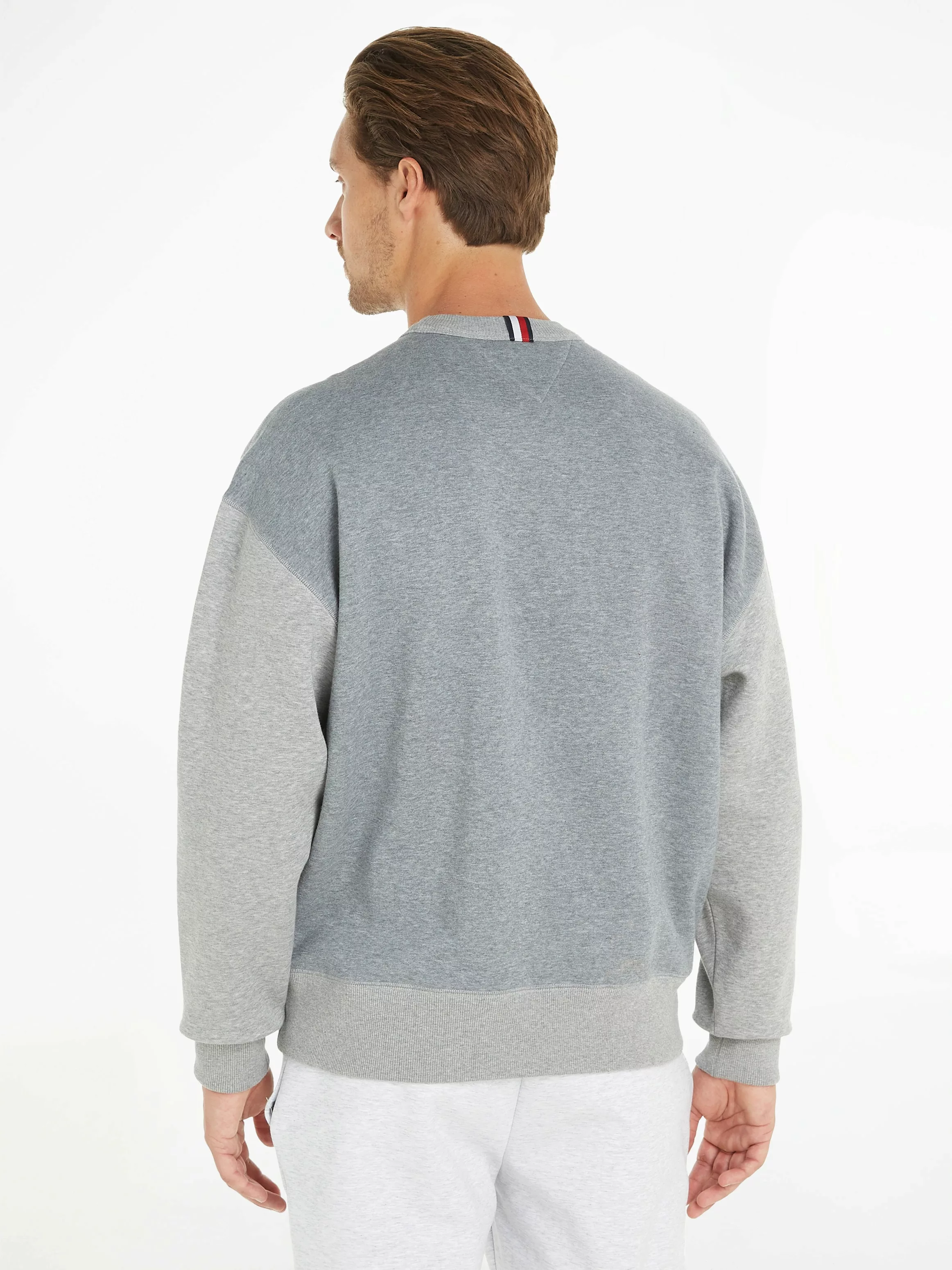 Tommy Hilfiger Sweatshirt SMALL CREST CREWNECK mit Logo-Stickerei auf der B günstig online kaufen