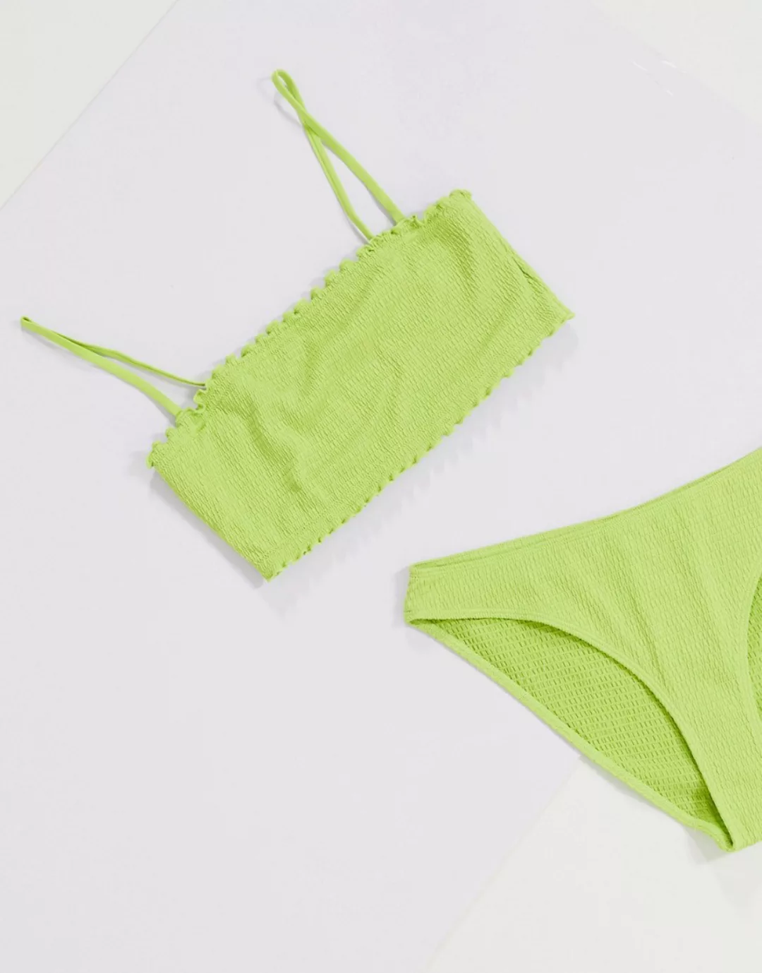 Monki – Pauline – Gekräuseltes Bikinioberteil in Grün aus recyceltem Polyes günstig online kaufen