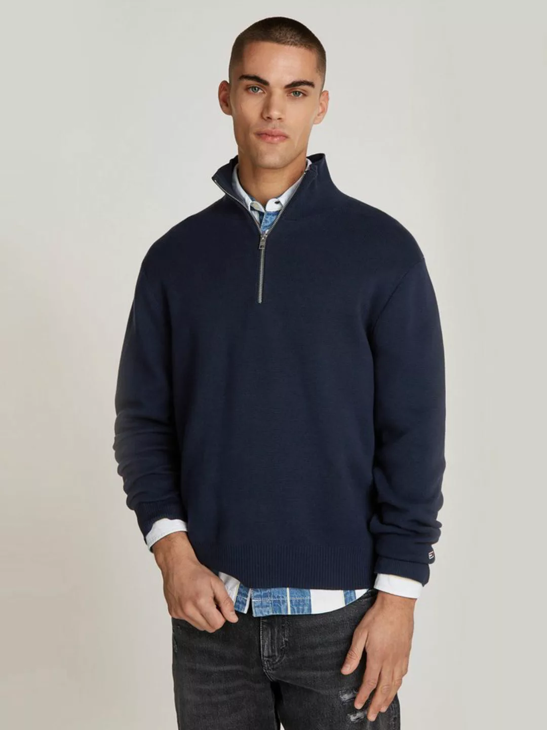 Tommy Jeans Strickpullover TJM REG HALF ZIP SWEATER mit bestickten Markenlo günstig online kaufen