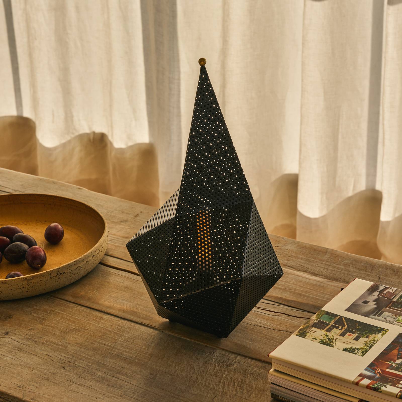 Gubi Akku-Tischleuchte Bagdad, schwarz, Höhe 36 cm günstig online kaufen