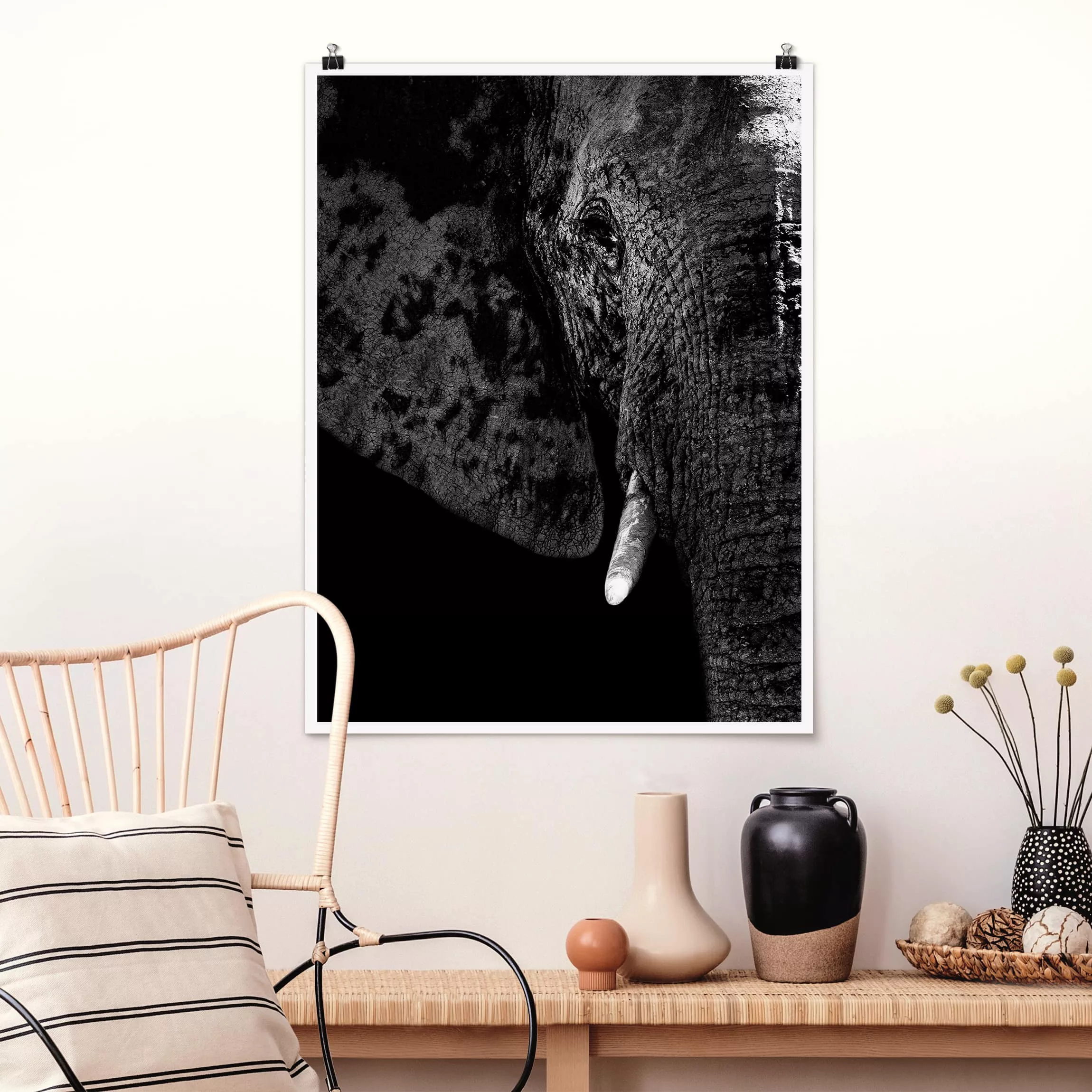 Poster Tiere - Hochformat Afrikanischer Elefant schwarz-weiß günstig online kaufen